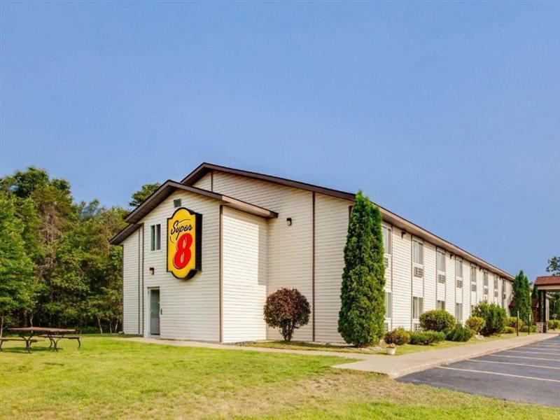 Super 8 By Wyndham Grayling Hotel Екстериор снимка