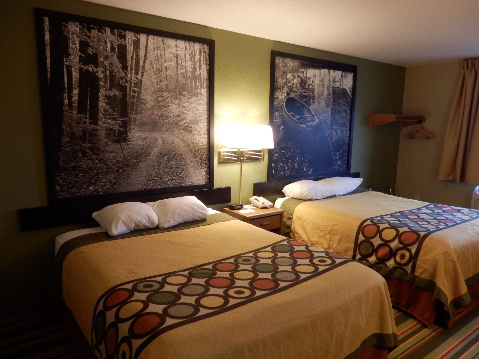 Super 8 By Wyndham Grayling Hotel Екстериор снимка