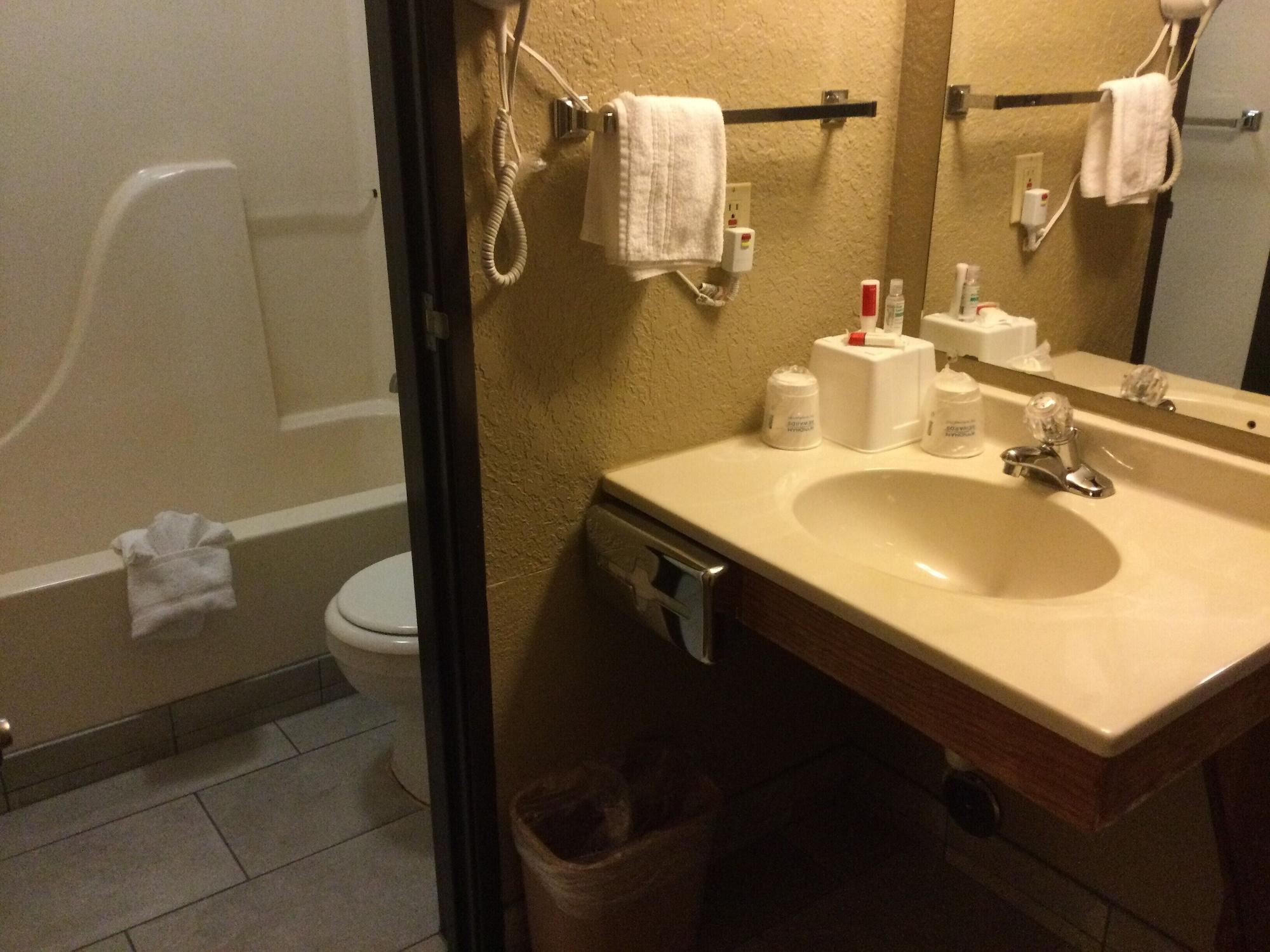 Super 8 By Wyndham Grayling Hotel Екстериор снимка