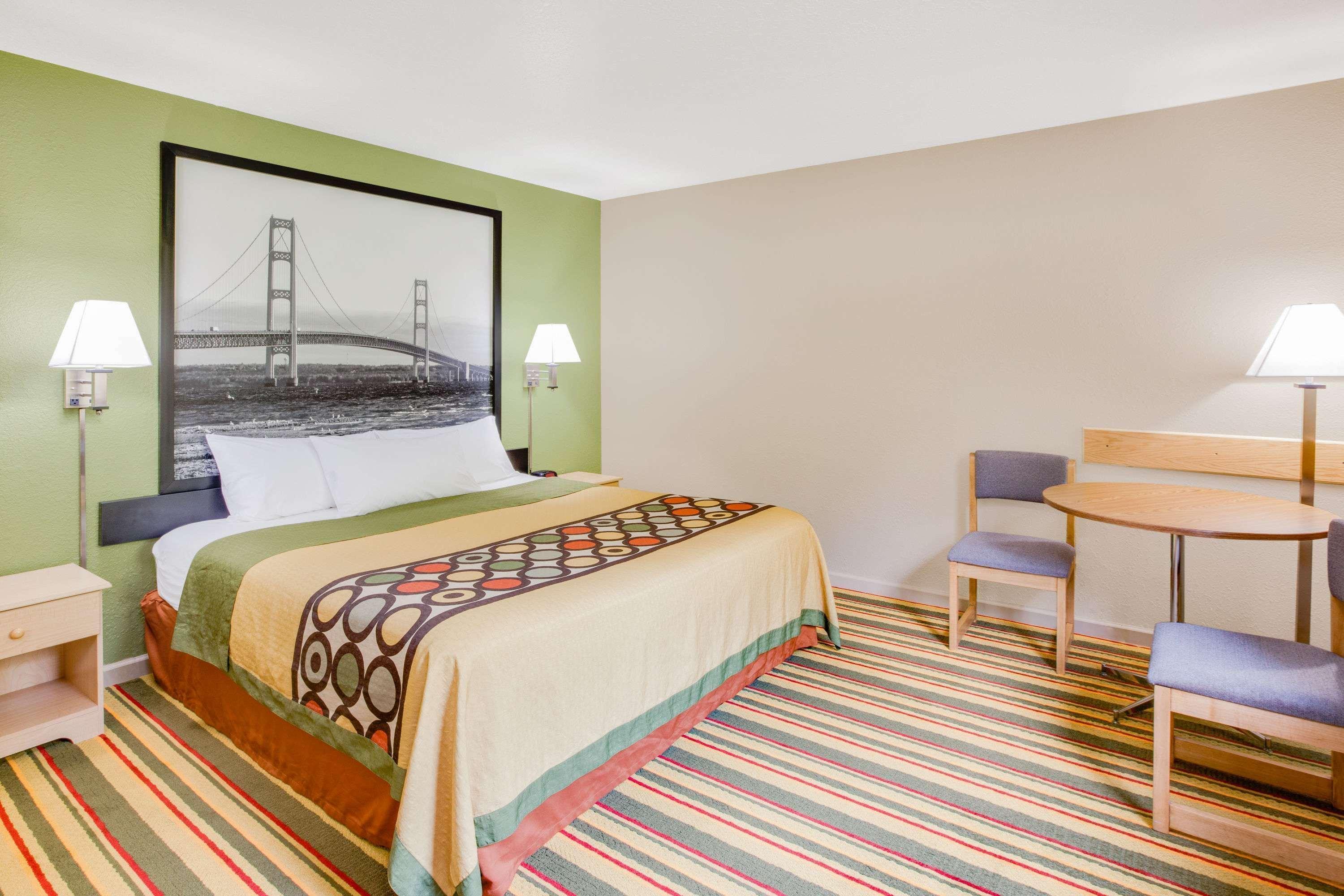 Super 8 By Wyndham Grayling Hotel Екстериор снимка