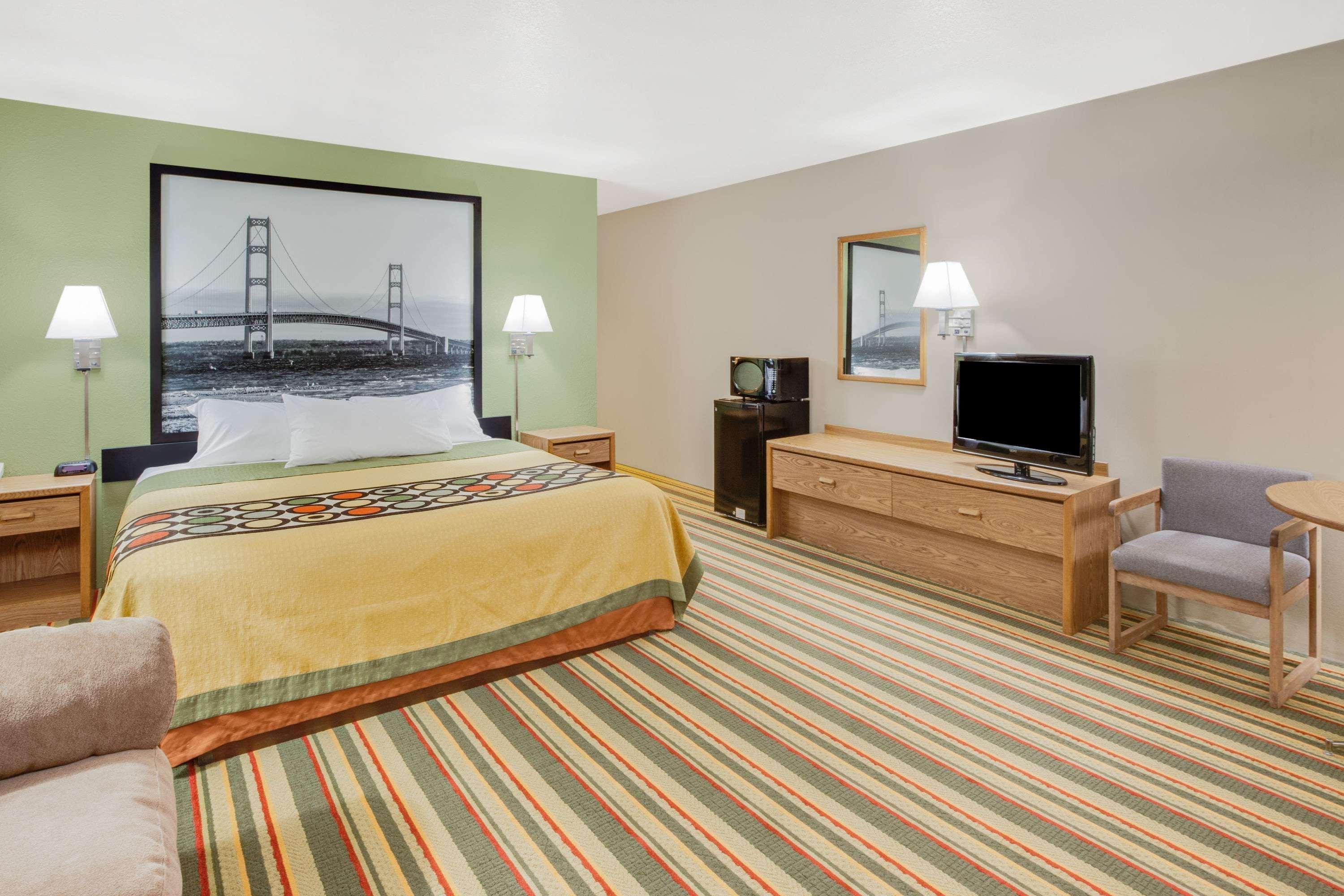 Super 8 By Wyndham Grayling Hotel Екстериор снимка